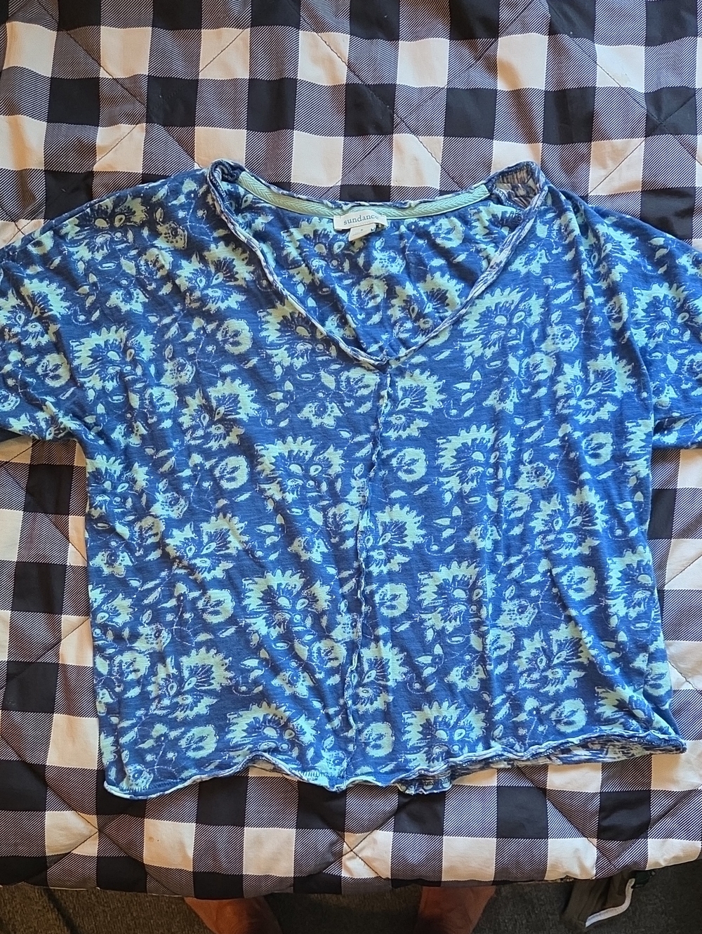 Sundance Blue Floral V-Neck Short Sleeve Tee, Small
